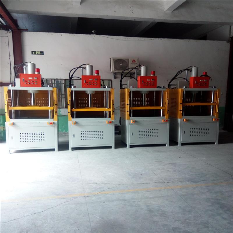 四柱油壓機 四柱油壓機